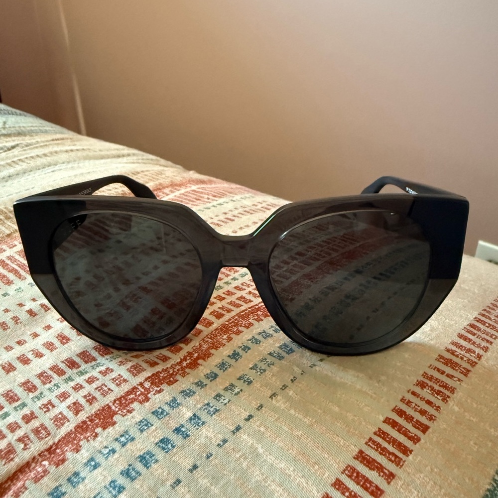 DIFF Ivy Black Polarized Sunglasses